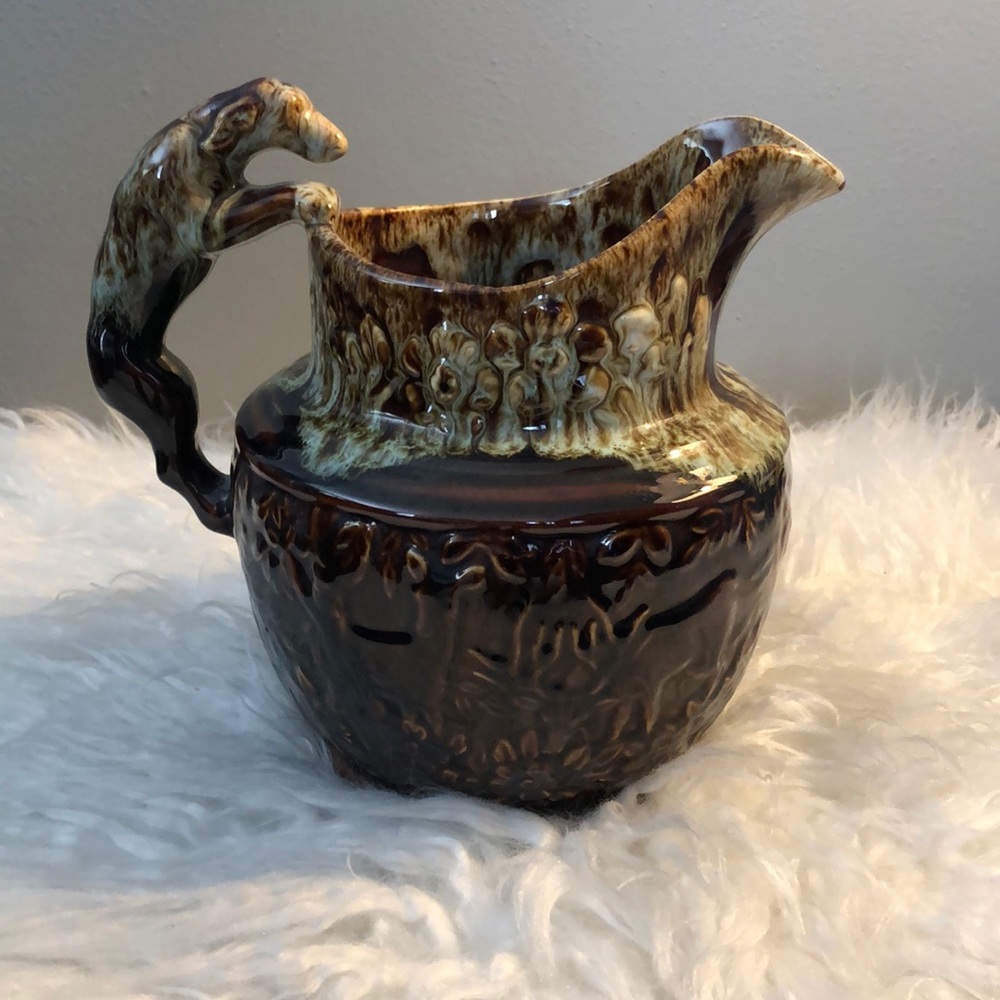 Reproduction Harber Rockingham pitcher with dog - Picture 2 of 4